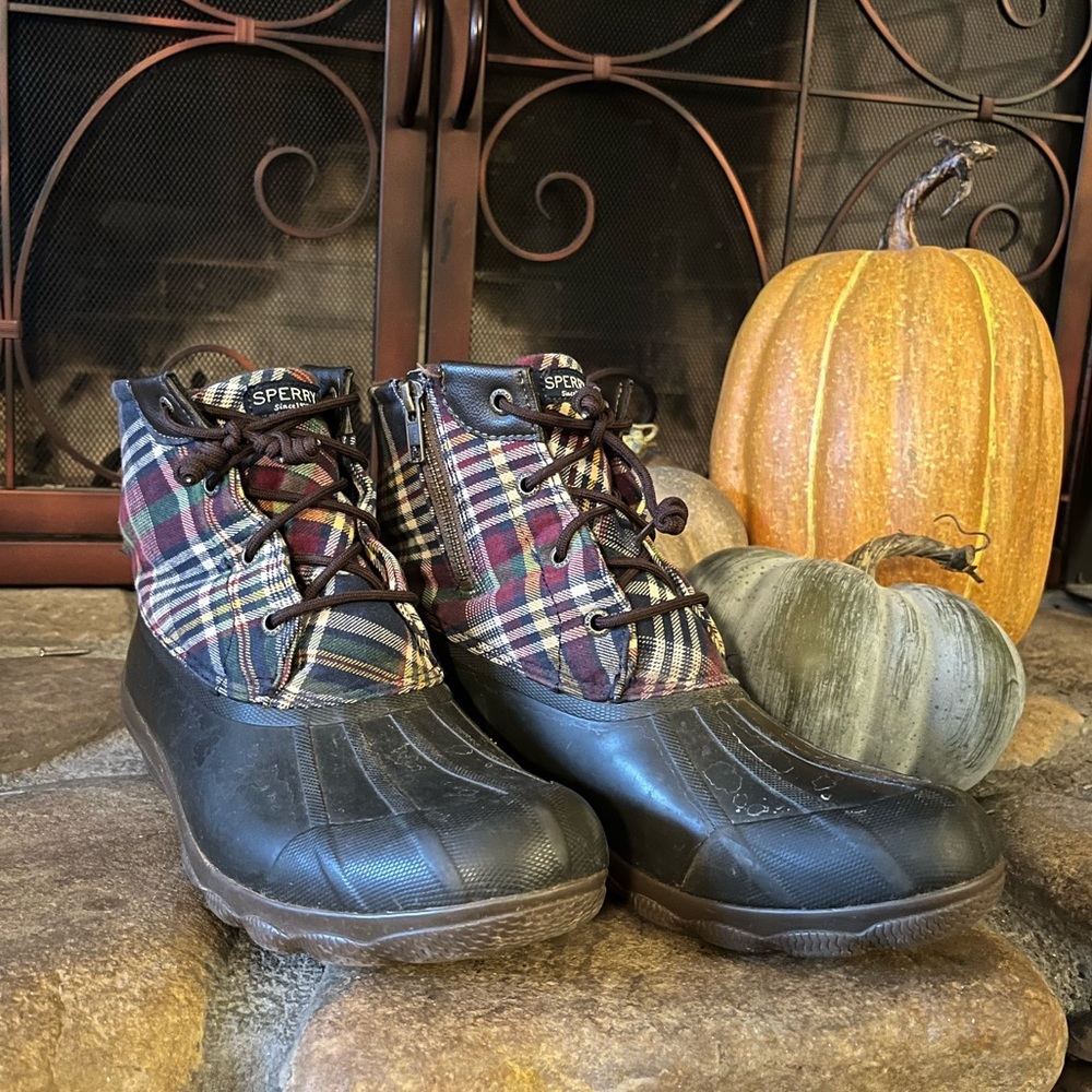 Sperry Duck Boots 9.5 in Cute Plaid